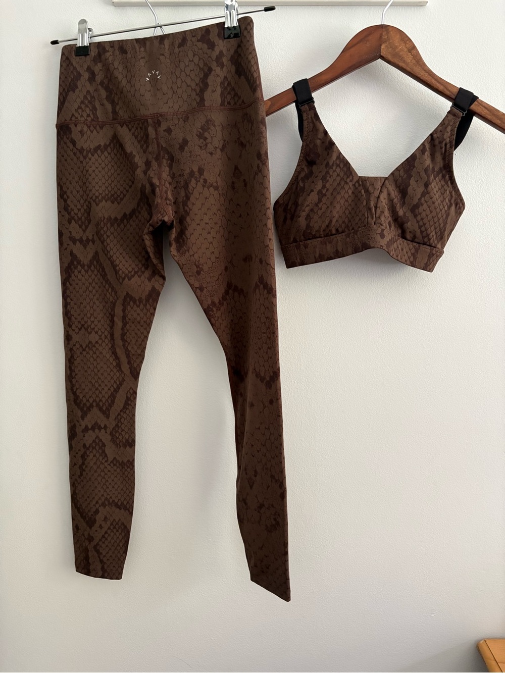 Varley Brown Snake-Print Sports Bra & Leggings Set Size:XS